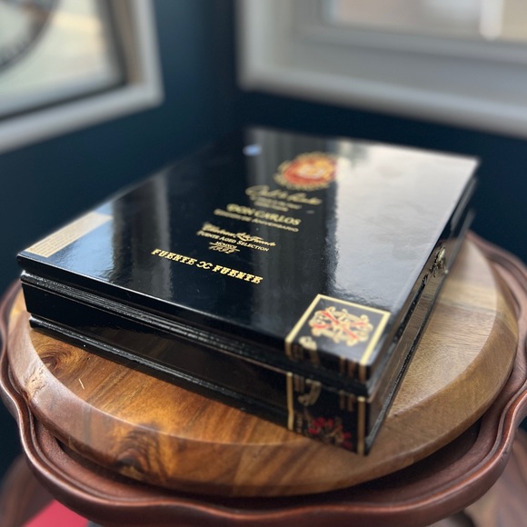 Limited Edition Arturo Fuente/Don Carlos Edicion de Aniversario Cigar Box - Picture 3 of 3